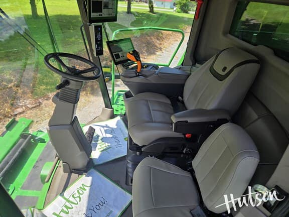 Image of John Deere X9 1100 equipment image 4