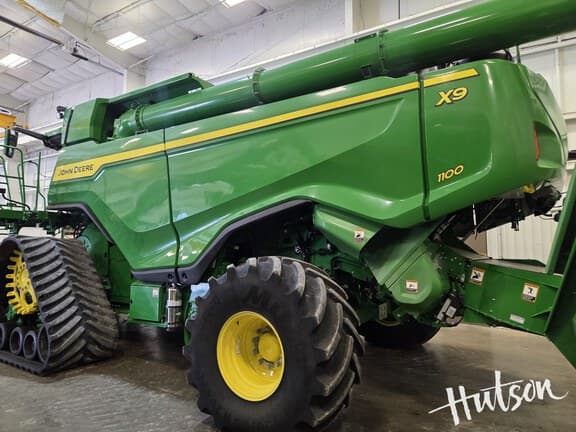 Image of John Deere X9 1100 equipment image 2