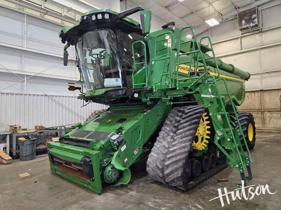 Image of John Deere X9 1100 equipment image 1