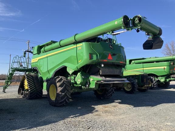 Image of John Deere X9 1100 equipment image 2