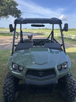 2024 John Deere XUV 590M Equipment Image0