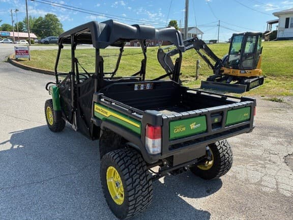 Image of John Deere Gator XUV 825i S4 equipment image 1
