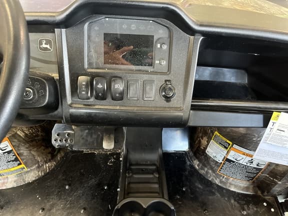 Image of John Deere XUV 825M S4 equipment image 1