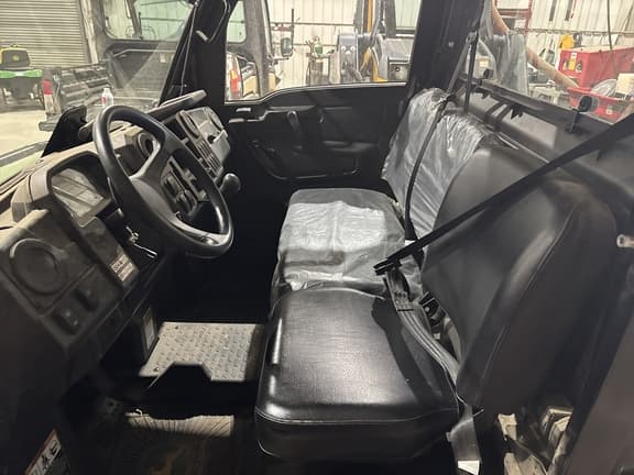 Image of John Deere XUV 835M equipment image 2