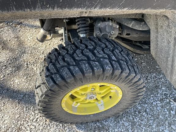 Image of John Deere XUV 835M equipment image 2