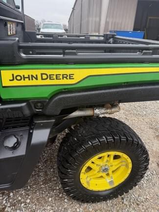 Image of John Deere XUV 835M equipment image 2