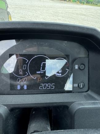 Image of John Deere XUV 835M equipment image 4