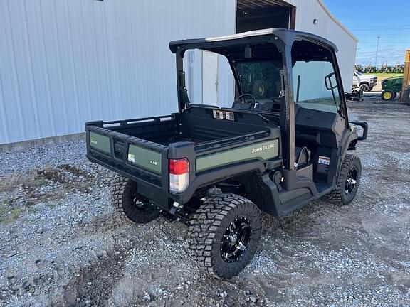 Image of John Deere XUV 835M equipment image 2