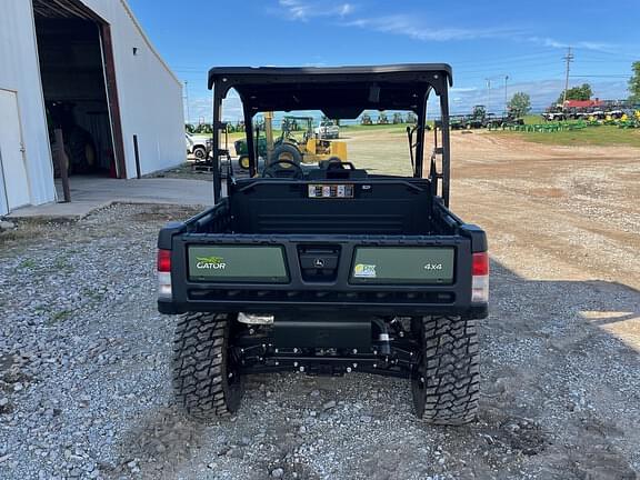 Image of John Deere XUV 835M equipment image 3