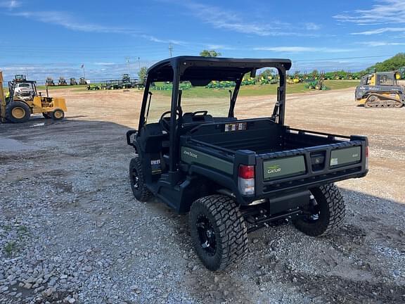 Image of John Deere XUV 835M equipment image 4