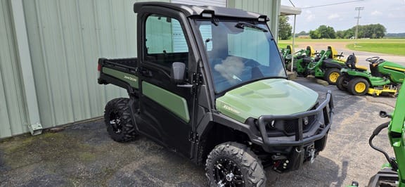2024 John Deere XUV 835M Equipment Image0