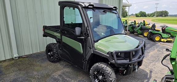 Image of John Deere XUV 835M Primary image