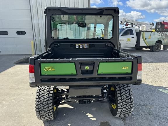 Image of John Deere XUV 835M equipment image 4