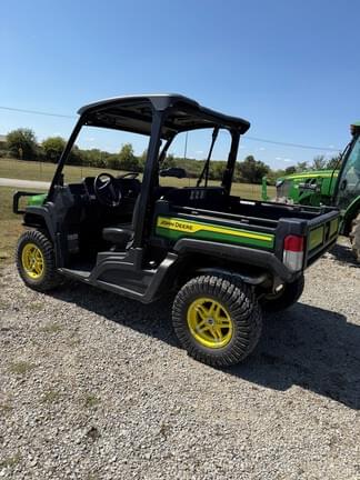 Image of John Deere XUV 835M equipment image 2