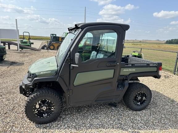 Image of John Deere XUV 835M equipment image 4