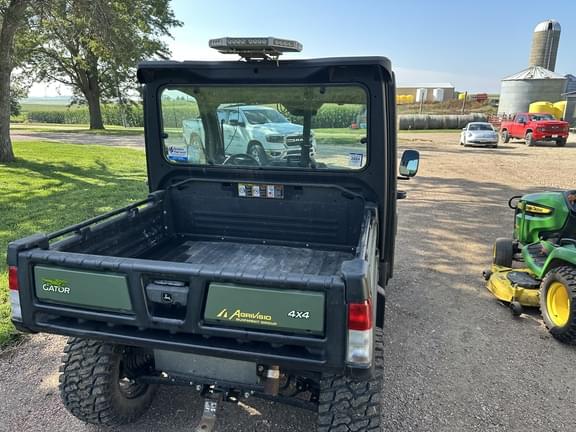 Image of John Deere XUV 835M equipment image 3