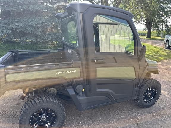 Image of John Deere XUV 835M Primary image