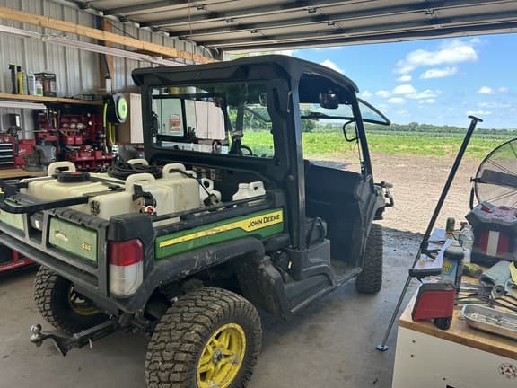 Image of John Deere XUV 835M equipment image 2