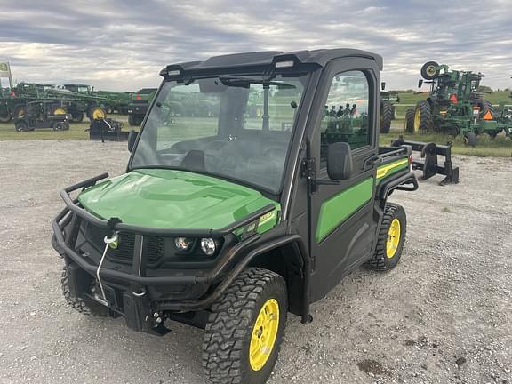 Image of John Deere XUV 835M equipment image 1