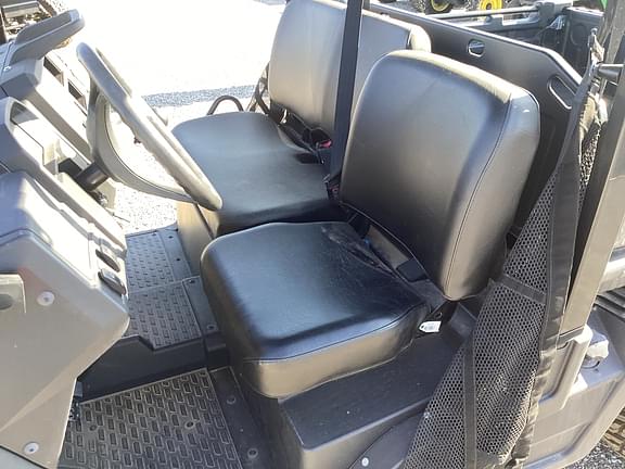 Image of John Deere XUV 835M equipment image 4