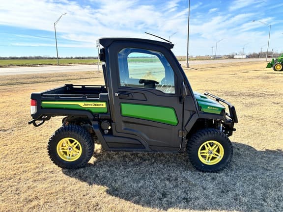Image of John Deere XUV 835M equipment image 2