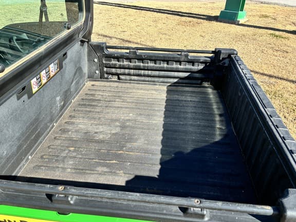 Image of John Deere XUV 835M equipment image 4