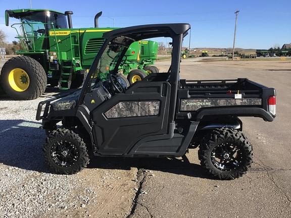 Image of John Deere XUV 835M equipment image 2