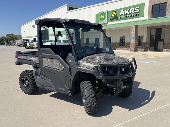 Image of John Deere XUV 835M equipment image 2