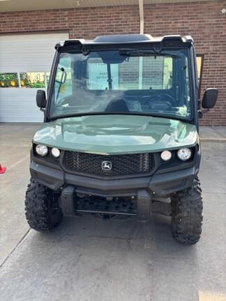 Image of John Deere XUV 835M equipment image 1