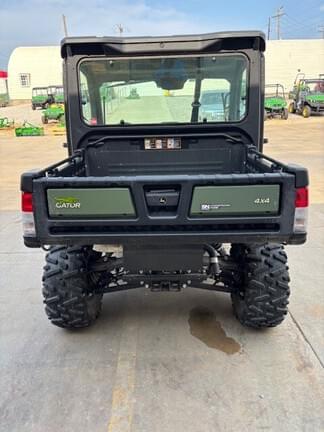 Image of John Deere XUV 835M equipment image 4