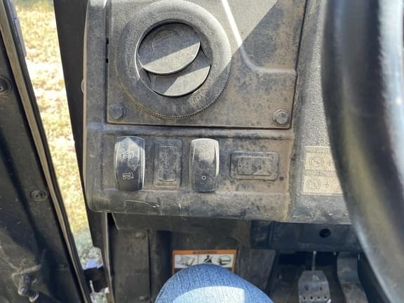 Image of John Deere XUV 835M equipment image 1