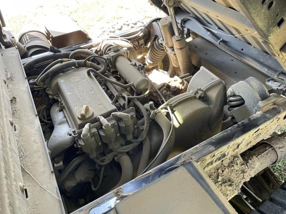 Image of John Deere XUV 835M equipment image 4
