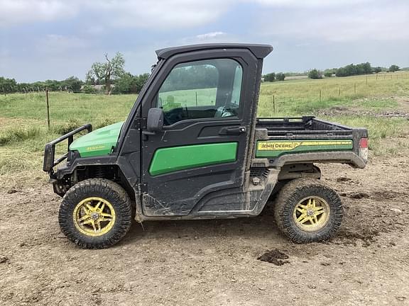 Image of John Deere XUV 835M equipment image 1