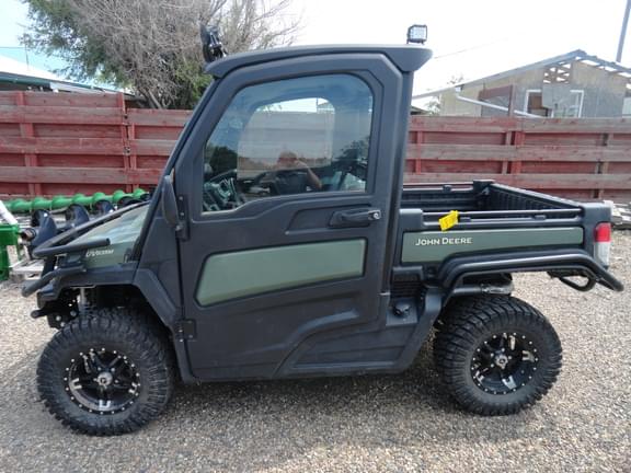 Image of John Deere XUV 835M equipment image 1