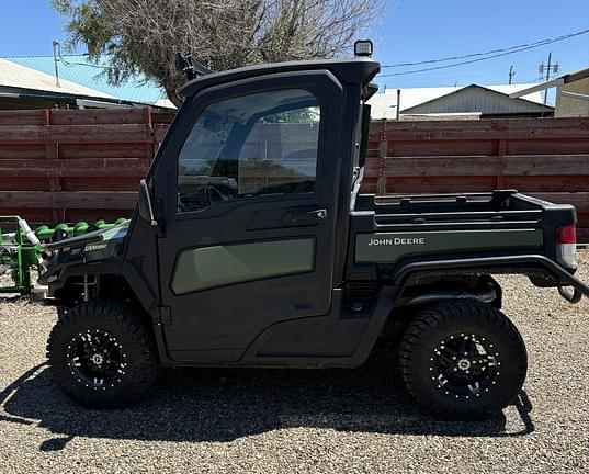 Image of John Deere XUV 835M equipment image 2