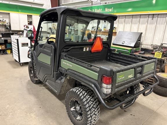 Image of John Deere XUV 835M equipment image 2