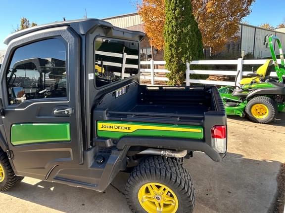 Image of John Deere XUV 835M equipment image 1