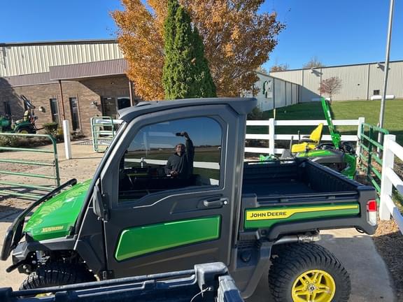 Image of John Deere XUV 835M equipment image 2