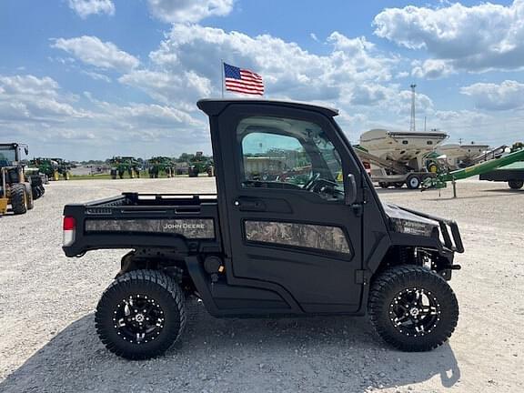 Image of John Deere XUV 835M equipment image 1