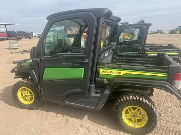 Image of John Deere XUV 835M Primary image