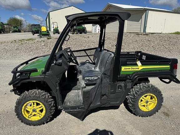 Image of John Deere XUV 835M equipment image 1