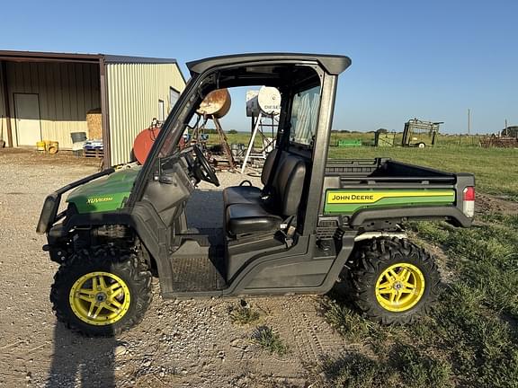 Image of John Deere XUV 835M Primary image