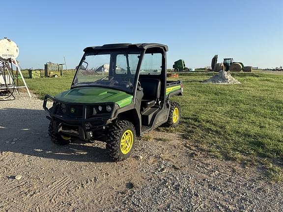 Image of John Deere XUV 835M equipment image 4