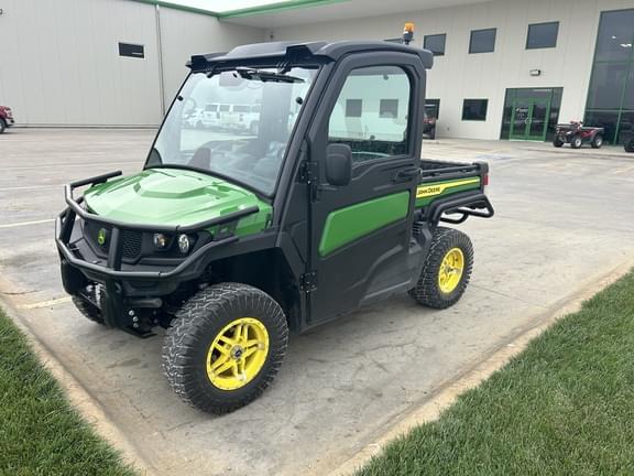 Image of John Deere XUV 835M Primary image
