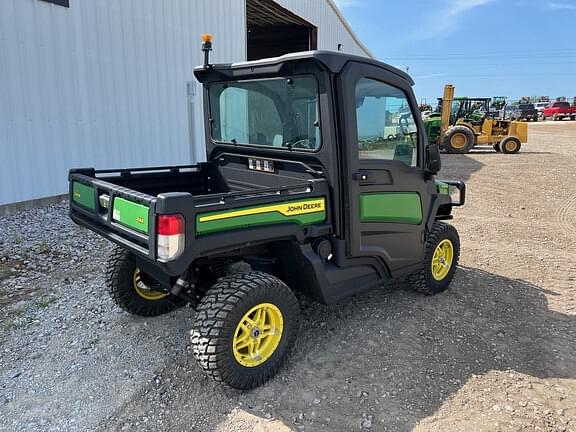 Image of John Deere XUV 835M equipment image 2