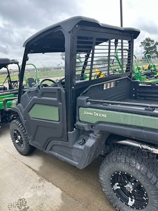 2024 John Deere XUV 835M Equipment Image0