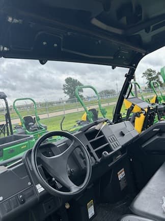 Image of John Deere XUV 835M equipment image 2