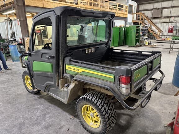 Image of John Deere XUV 835M equipment image 2