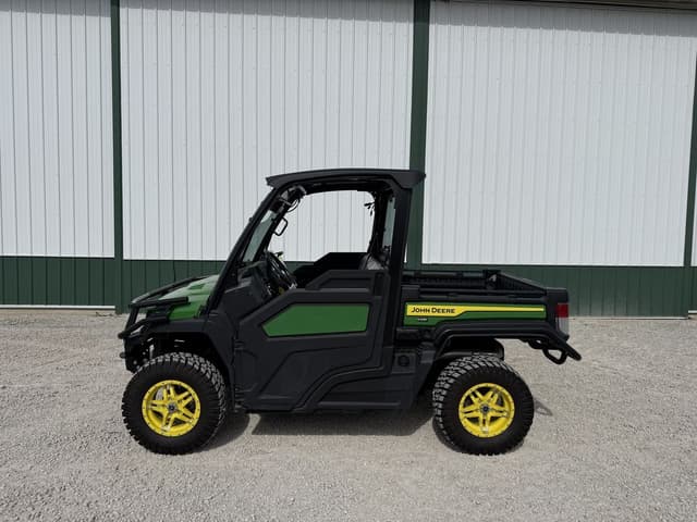 Image of John Deere XUV 835M equipment image 2