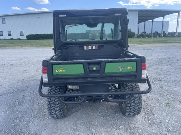 Image of John Deere XUV 835M equipment image 4